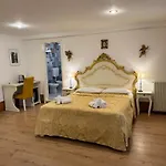 Ca' De Le Capuzine * Veneza