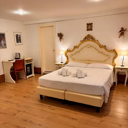 Ca' De Le Capuzine * Venice