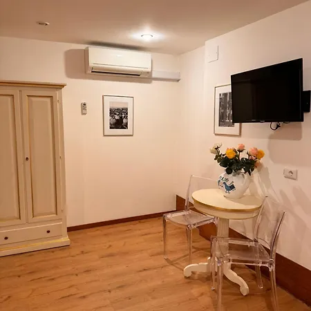 Ca' De Le Capuzine البندقية