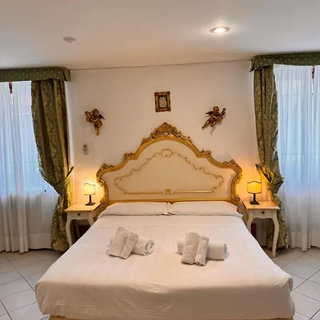 Ca' De Le Capuzine * البندقية