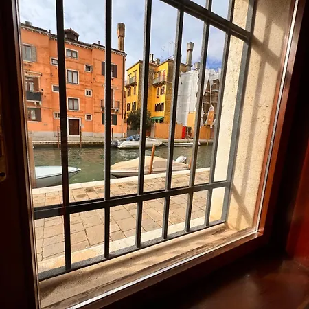 Ca' De Le Capuzine * Venice