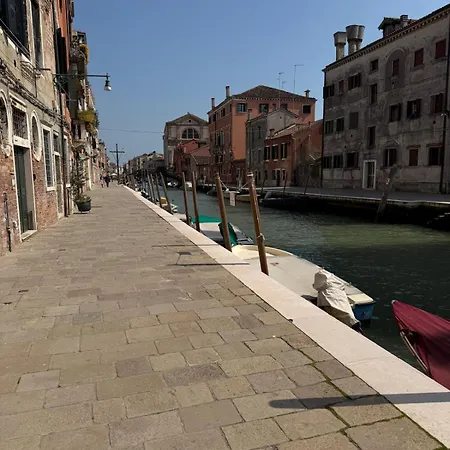 Ca' De Le Capuzine Guest house