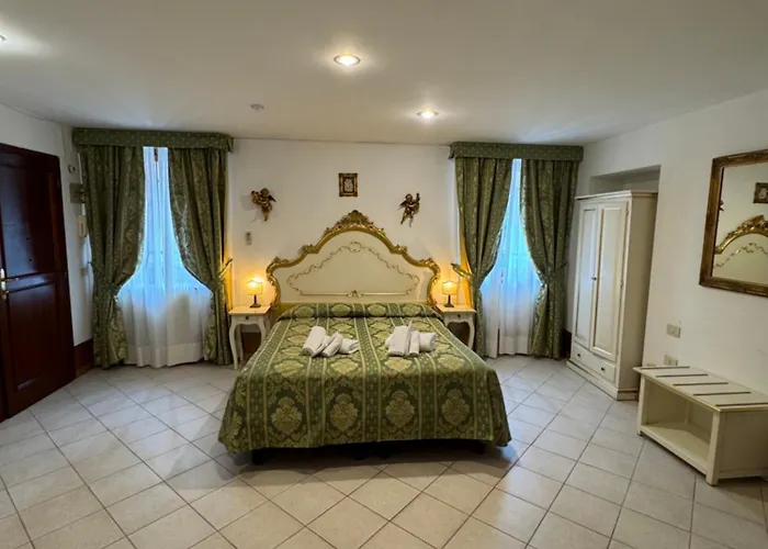 Ca' De Le Capuzine Affittacamere *